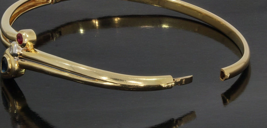 14 karat yellow gold (bangle) Bracelet with sapphire, ruby and diamond – Dutch hallmarked