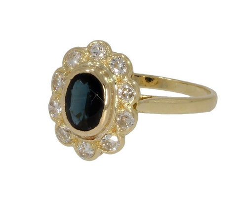 18 carat gold Lady Di ring with sapphire and 10 brilliant-cut diamonds – 0.50ct