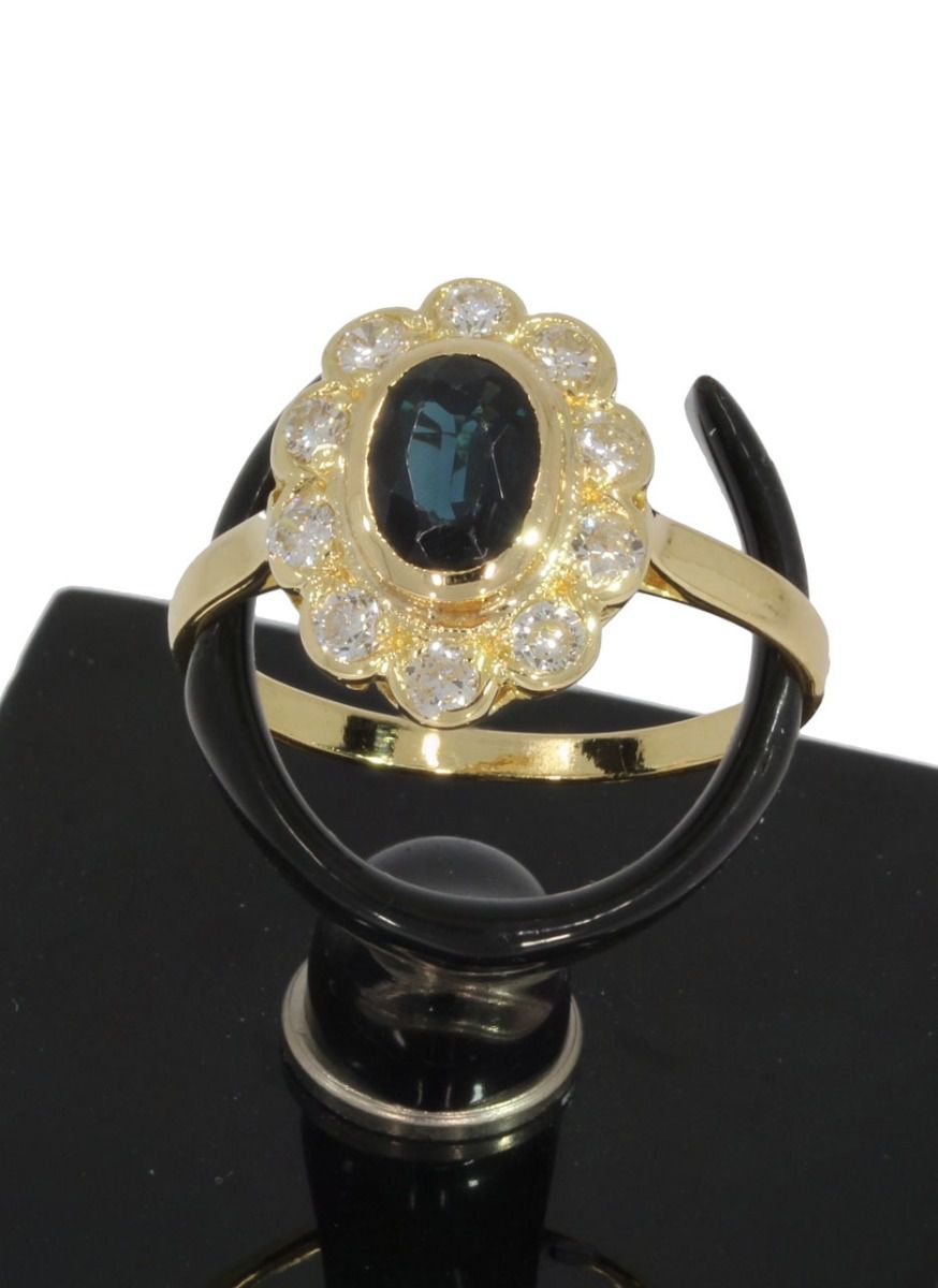 18 carat gold Lady Di ring with sapphire and 10 brilliant-cut diamonds – 0.50ct