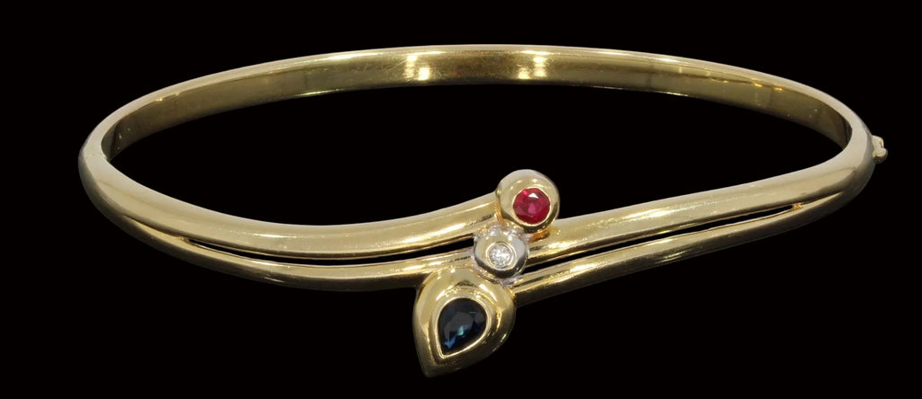 14 karat yellow gold (bangle) Bracelet with sapphire, ruby and diamond – Dutch hallmarked